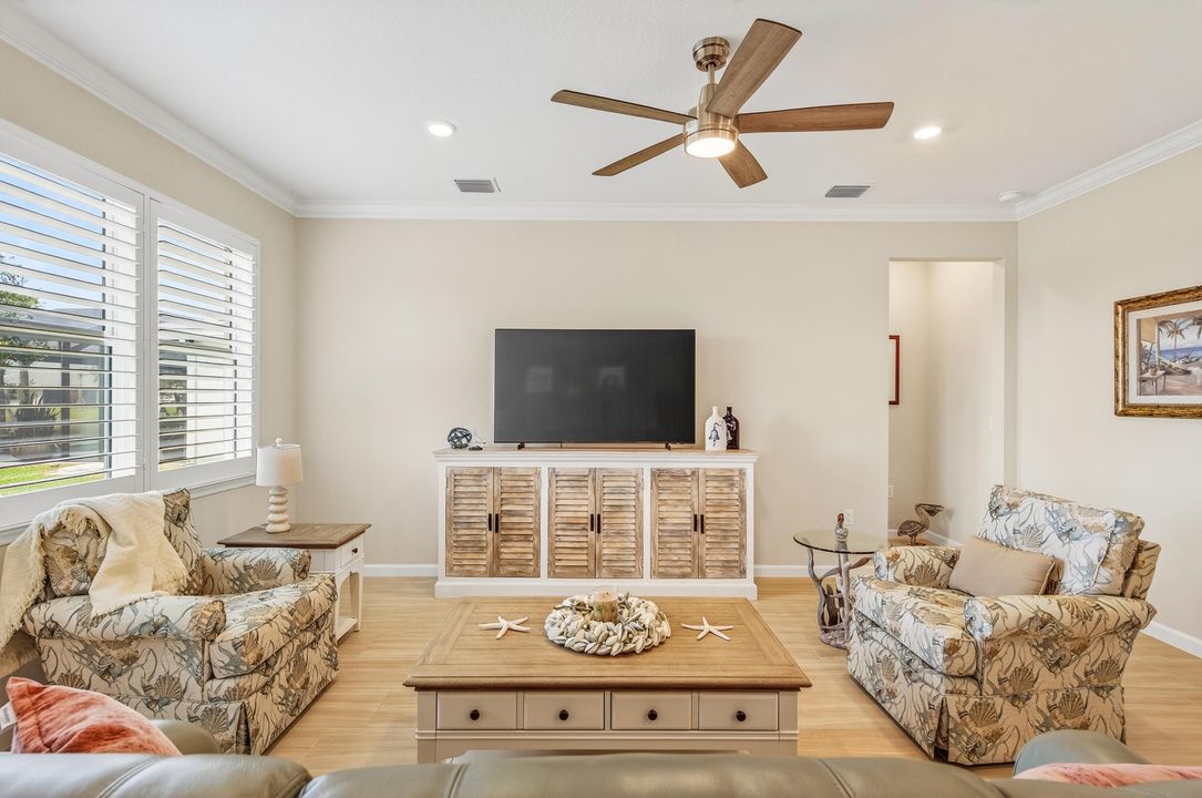 Под контрактом: $625,000 (2 спален, 2 ванн, 1670 Квадратных фут)