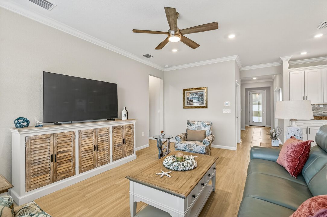 Под контрактом: $625,000 (2 спален, 2 ванн, 1670 Квадратных фут)