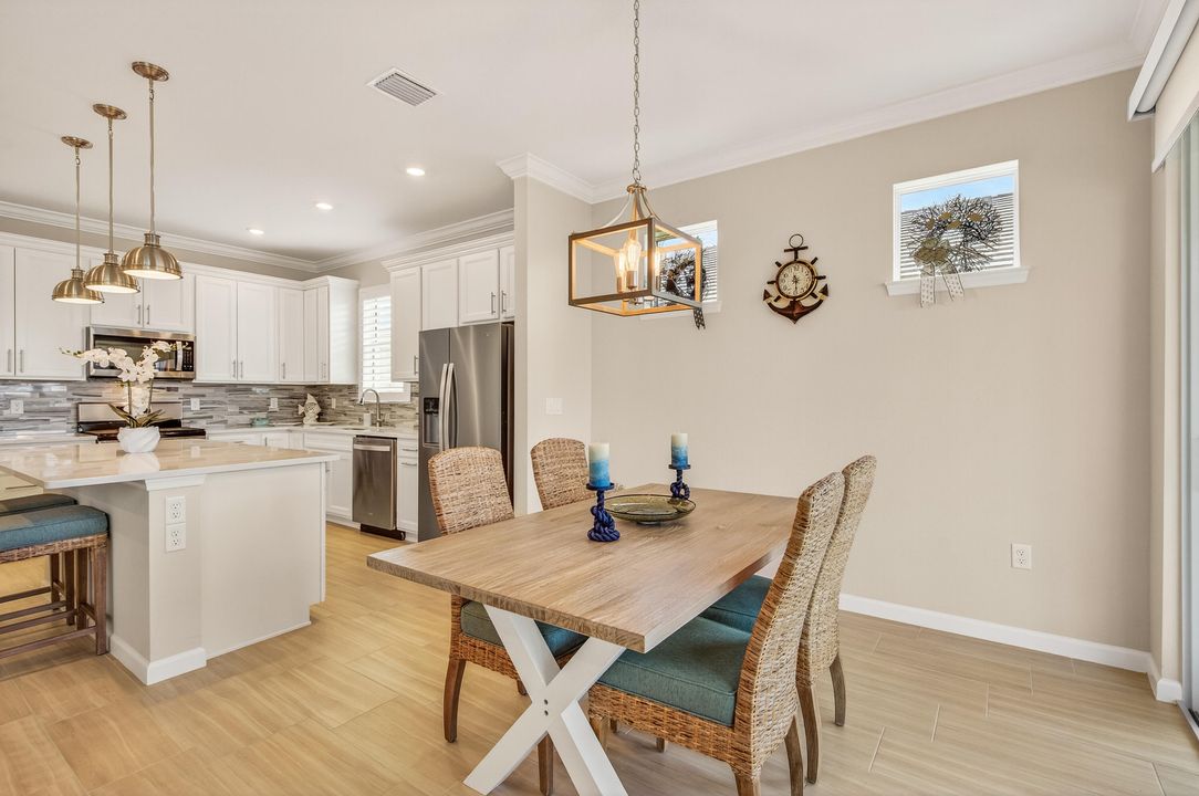 Под контрактом: $625,000 (2 спален, 2 ванн, 1670 Квадратных фут)