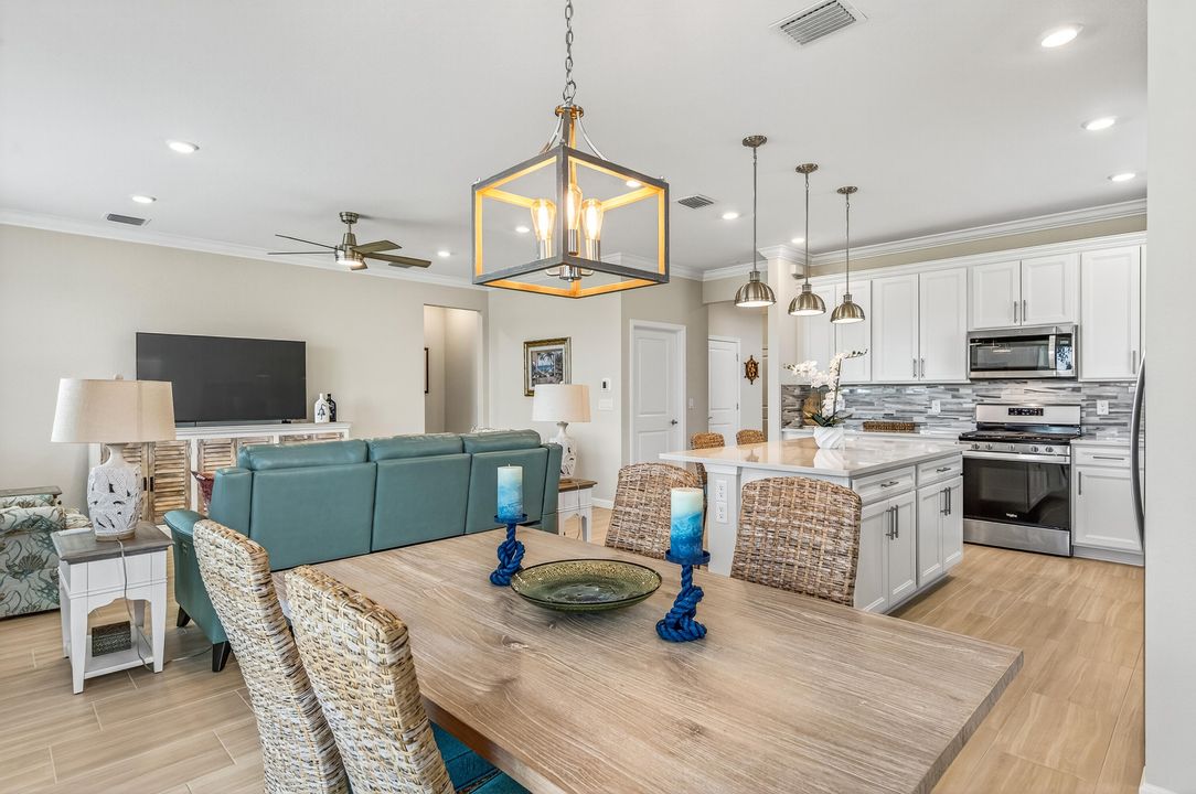 Под контрактом: $625,000 (2 спален, 2 ванн, 1670 Квадратных фут)