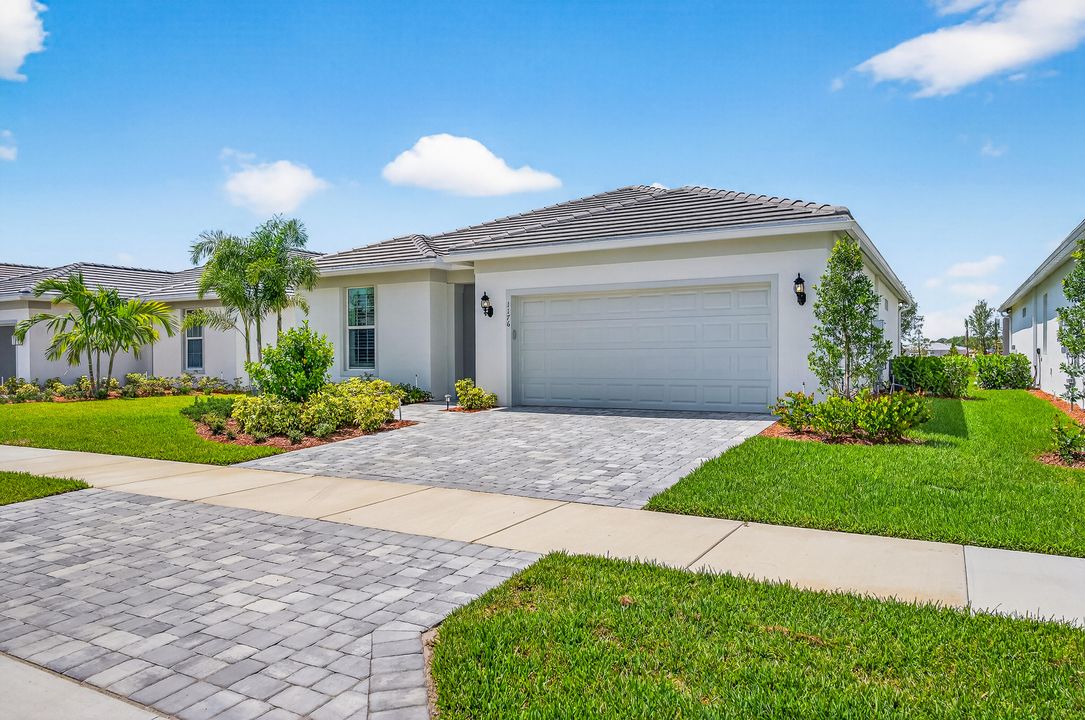 Под контрактом: $625,000 (2 спален, 2 ванн, 1670 Квадратных фут)