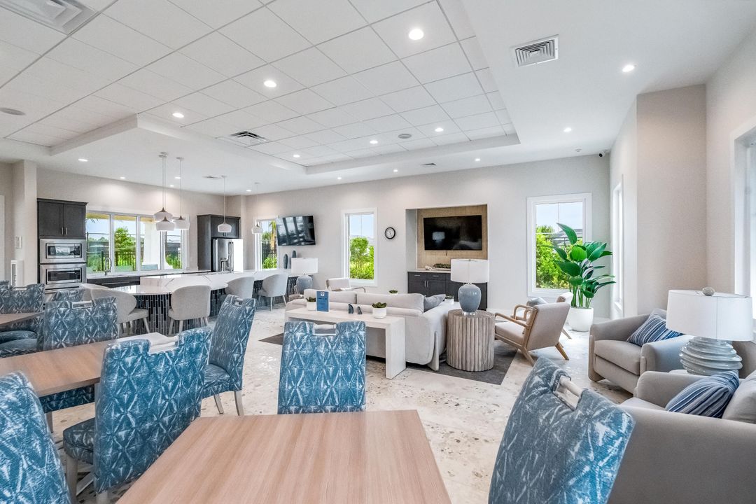 Под контрактом: $625,000 (2 спален, 2 ванн, 1670 Квадратных фут)