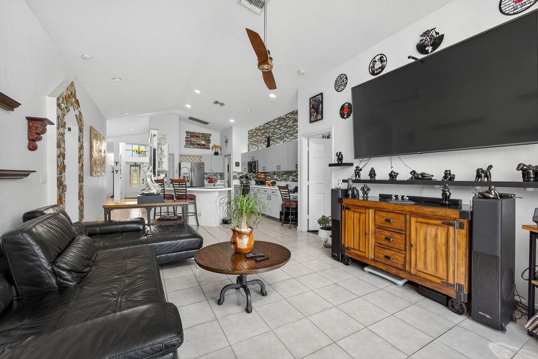 待售: $525,000 (3 贝兹, 2 浴室, 1742 平方英尺)