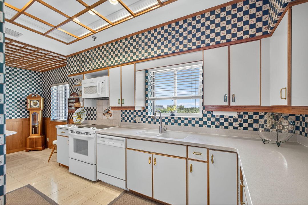 Active With Contract: $675,000 (2 beds, 2 baths, 1935 Square Feet)