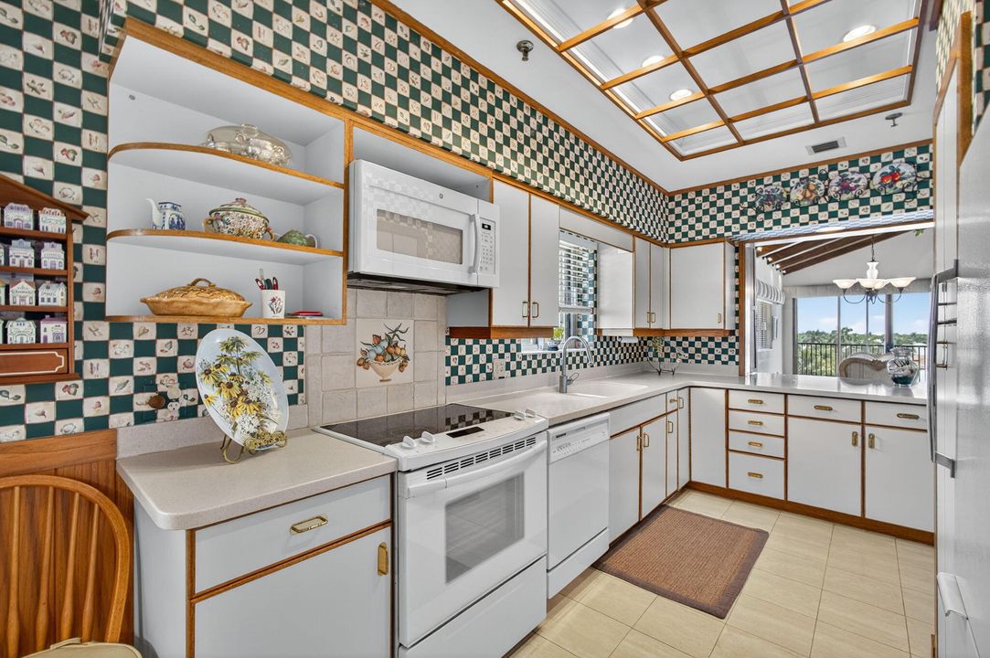 Active With Contract: $675,000 (2 beds, 2 baths, 1935 Square Feet)