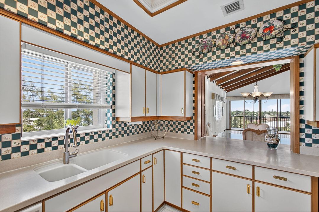 Active With Contract: $675,000 (2 beds, 2 baths, 1935 Square Feet)