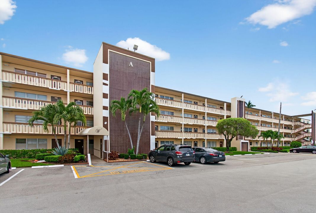 Active With Contract: $249,000 (2 beds, 2 baths, 896 Square Feet)