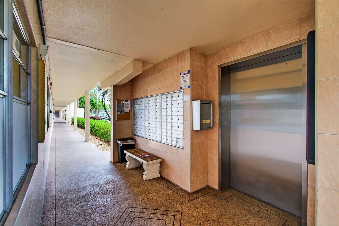 Active With Contract: $249,000 (2 beds, 2 baths, 896 Square Feet)