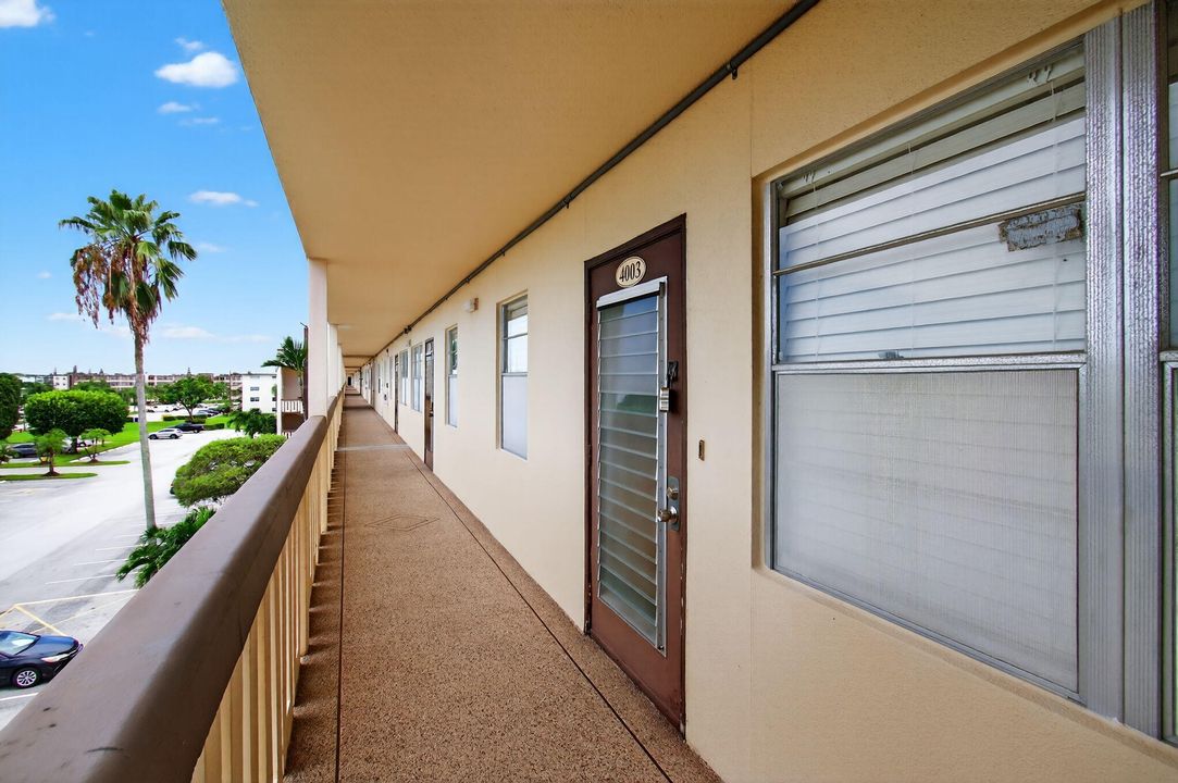 Active With Contract: $249,000 (2 beds, 2 baths, 896 Square Feet)