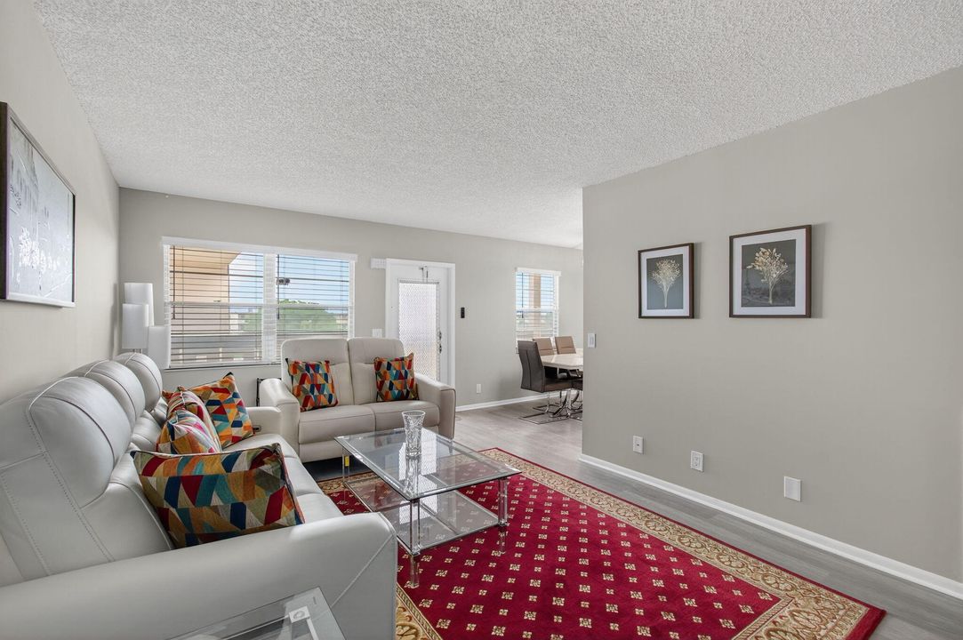 Active With Contract: $249,000 (2 beds, 2 baths, 896 Square Feet)