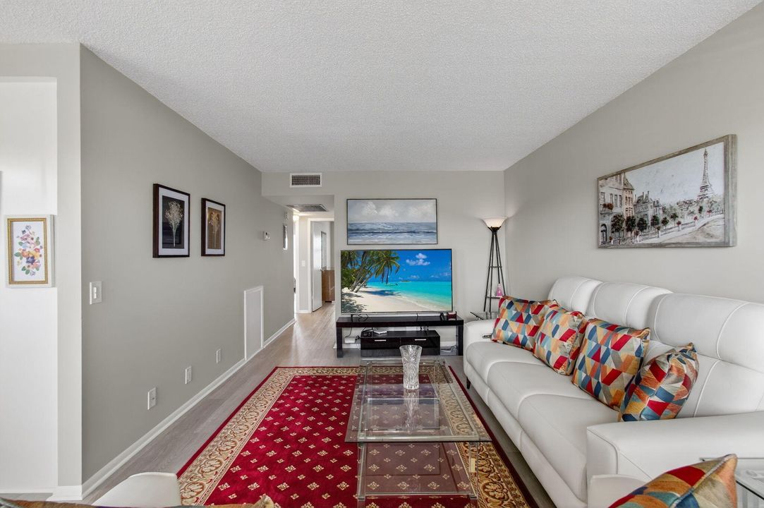 Active With Contract: $249,000 (2 beds, 2 baths, 896 Square Feet)