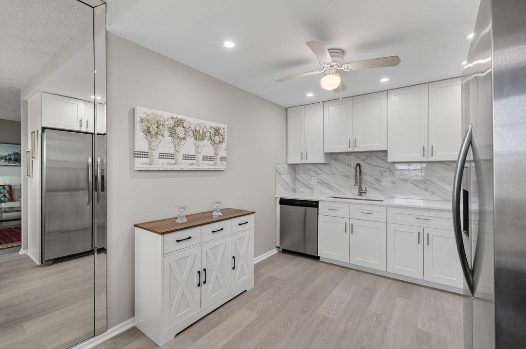 Active With Contract: $249,000 (2 beds, 2 baths, 896 Square Feet)