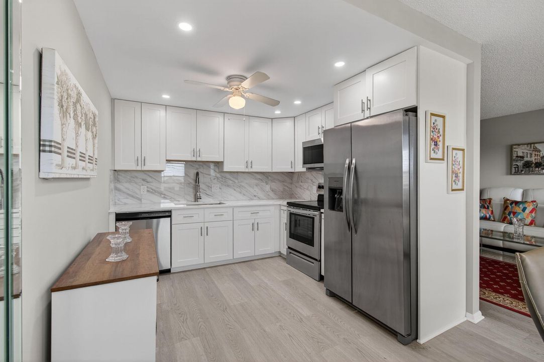 Active With Contract: $249,000 (2 beds, 2 baths, 896 Square Feet)