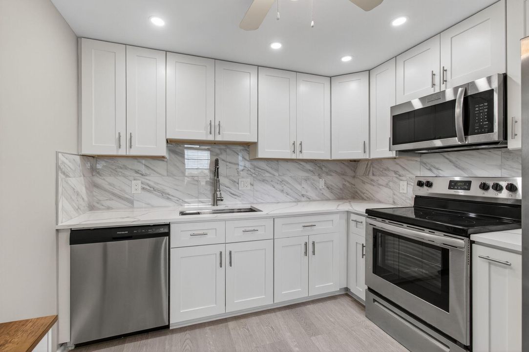 Active With Contract: $249,000 (2 beds, 2 baths, 896 Square Feet)