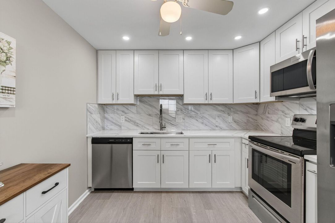 Active With Contract: $249,000 (2 beds, 2 baths, 896 Square Feet)