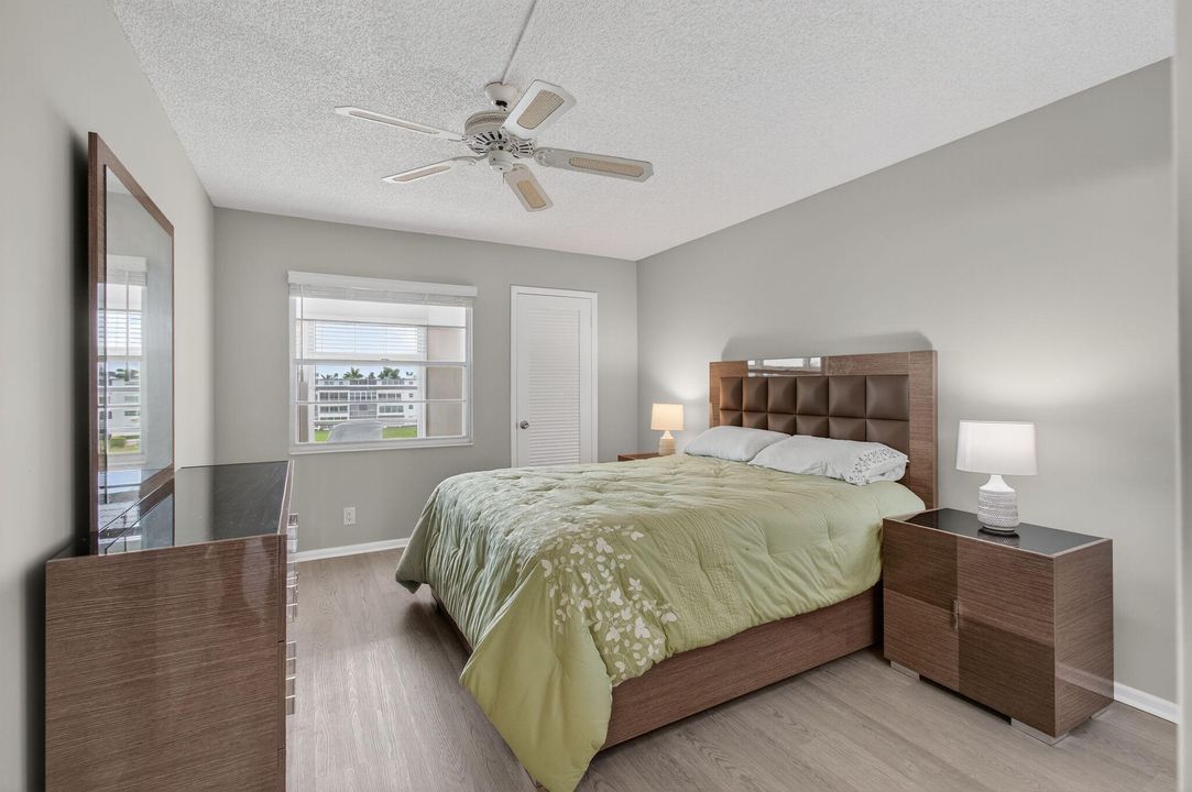 Active With Contract: $249,000 (2 beds, 2 baths, 896 Square Feet)