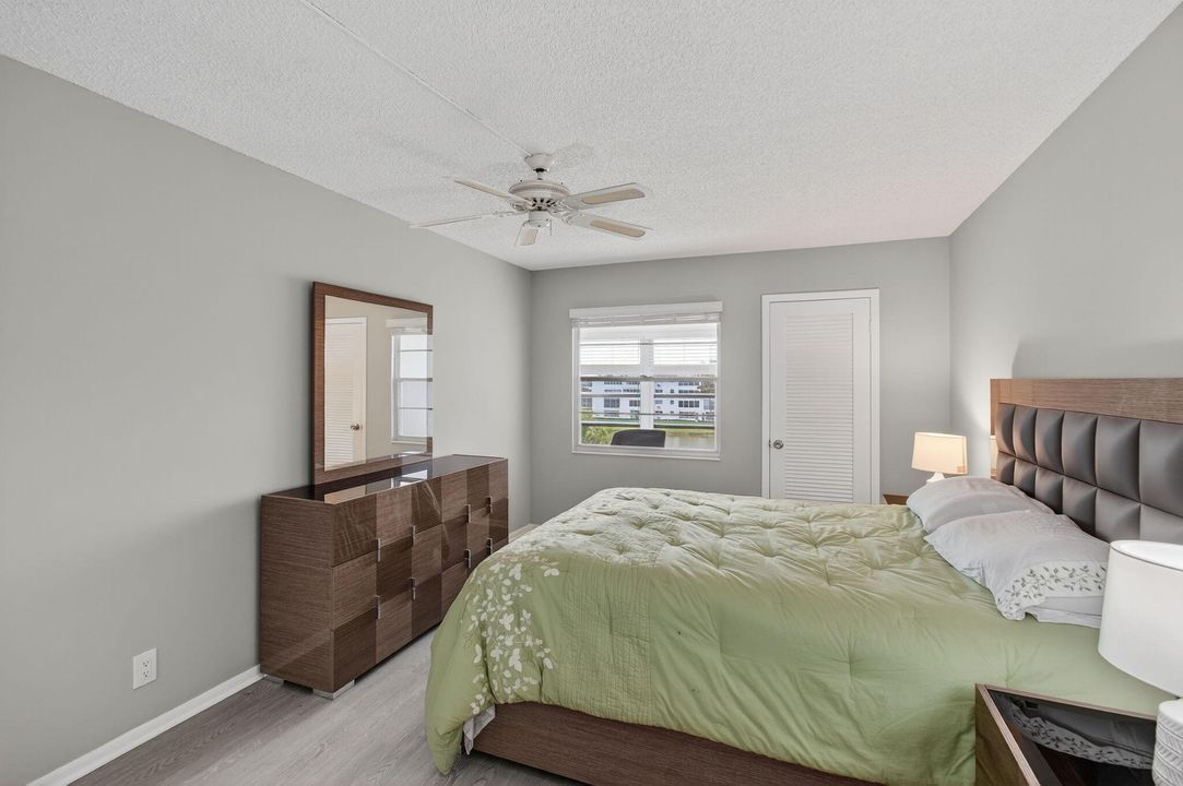 Active With Contract: $249,000 (2 beds, 2 baths, 896 Square Feet)