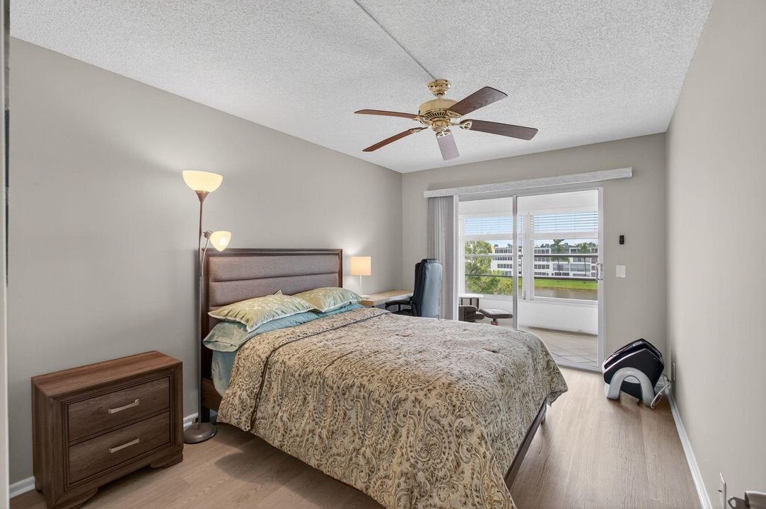 Active With Contract: $249,000 (2 beds, 2 baths, 896 Square Feet)