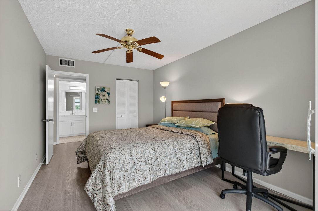 Active With Contract: $249,000 (2 beds, 2 baths, 896 Square Feet)