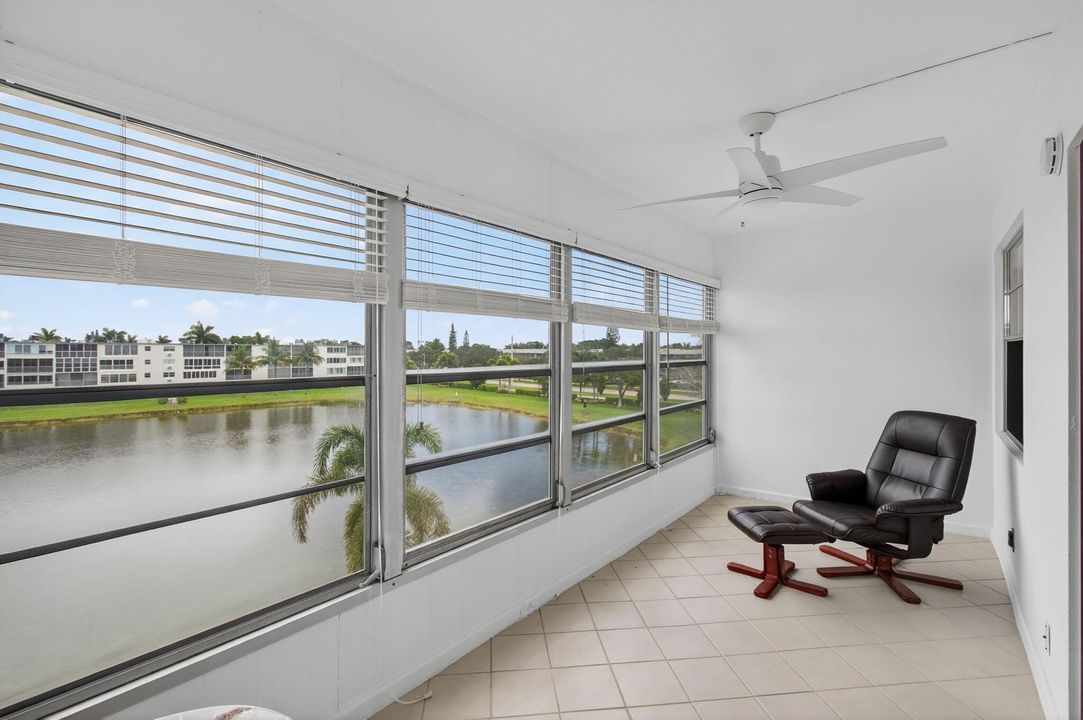 Active With Contract: $249,000 (2 beds, 2 baths, 896 Square Feet)