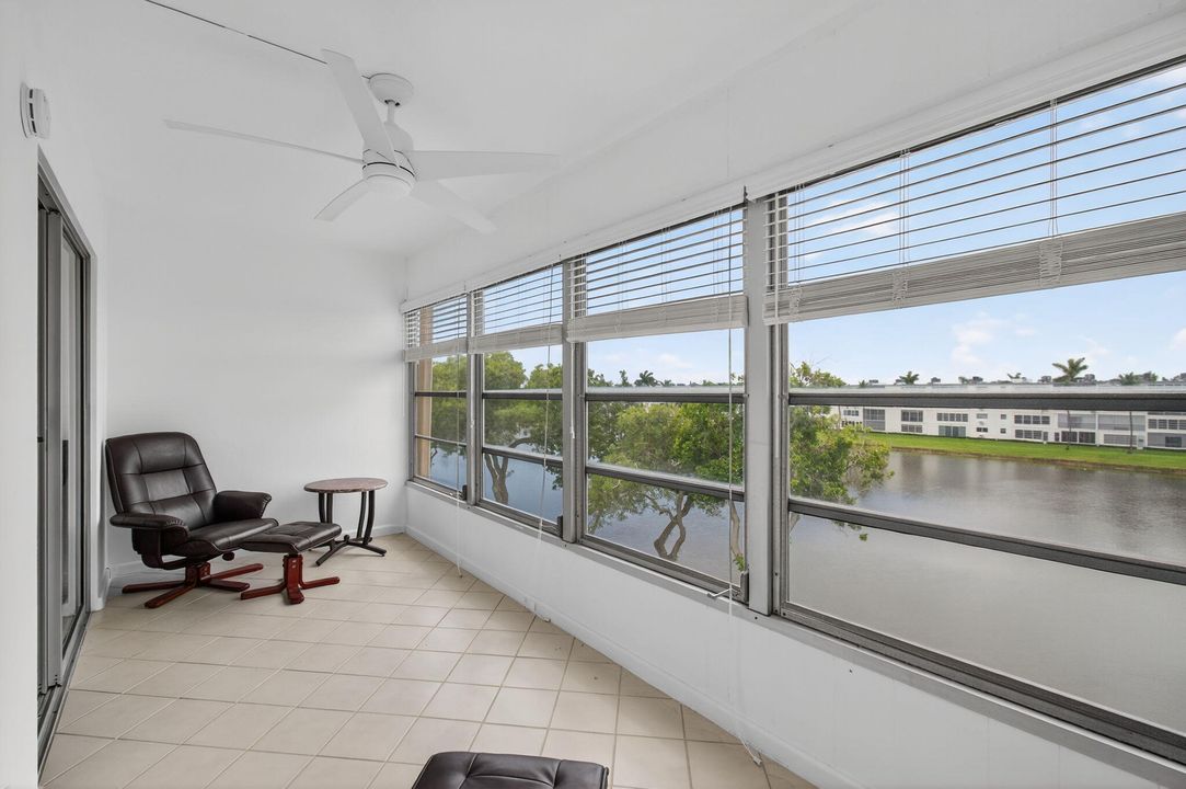 Active With Contract: $249,000 (2 beds, 2 baths, 896 Square Feet)