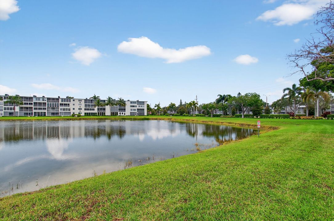 Active With Contract: $249,000 (2 beds, 2 baths, 896 Square Feet)