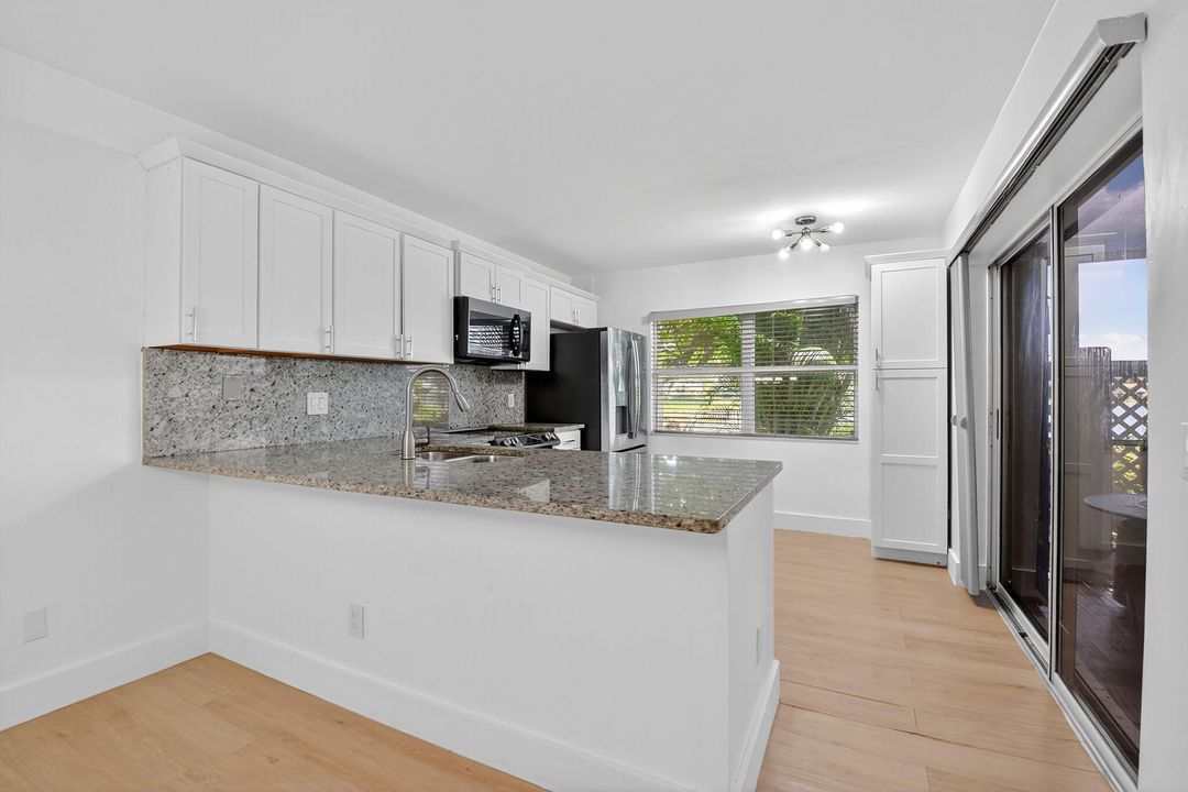 For Sale: $350,000 (2 beds, 2 baths, 1374 Square Feet)