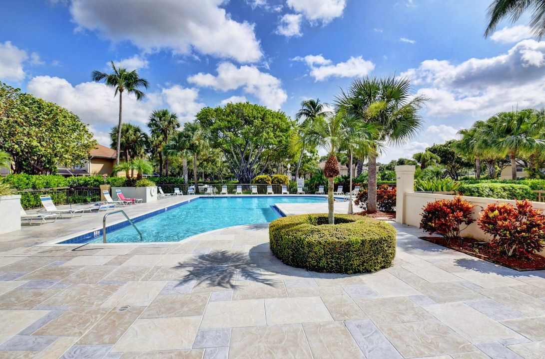 For Sale: $350,000 (2 beds, 2 baths, 1374 Square Feet)