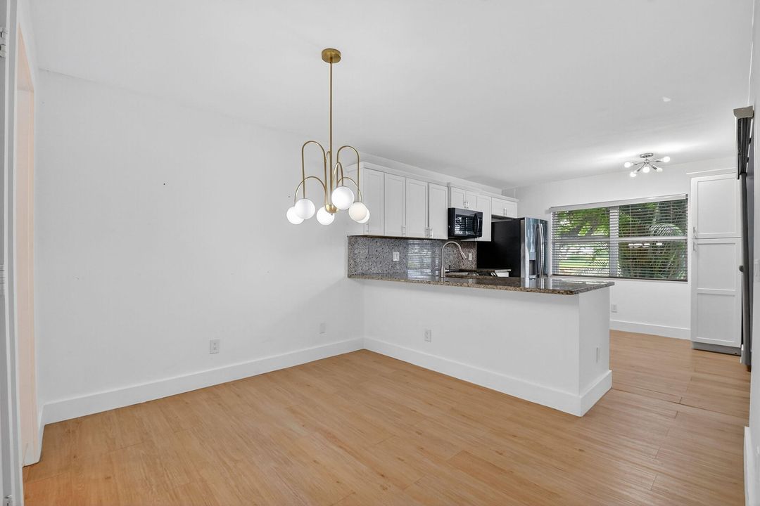 For Sale: $350,000 (2 beds, 2 baths, 1374 Square Feet)