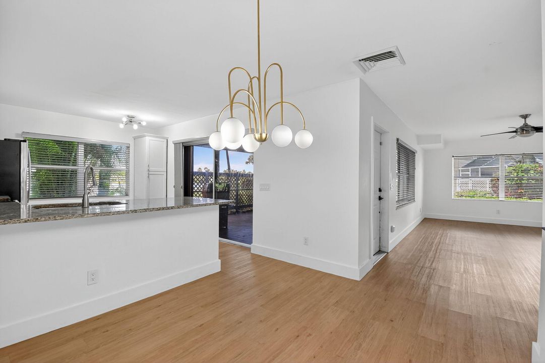 For Sale: $350,000 (2 beds, 2 baths, 1374 Square Feet)