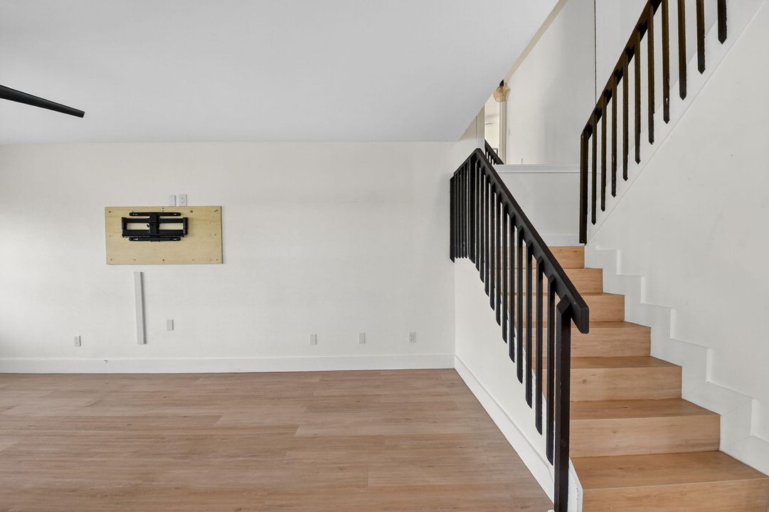 For Sale: $350,000 (2 beds, 2 baths, 1374 Square Feet)