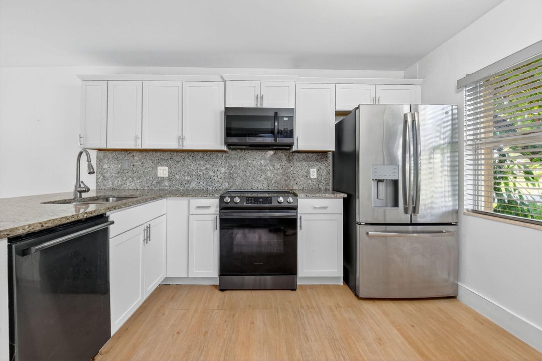 For Sale: $350,000 (2 beds, 2 baths, 1374 Square Feet)