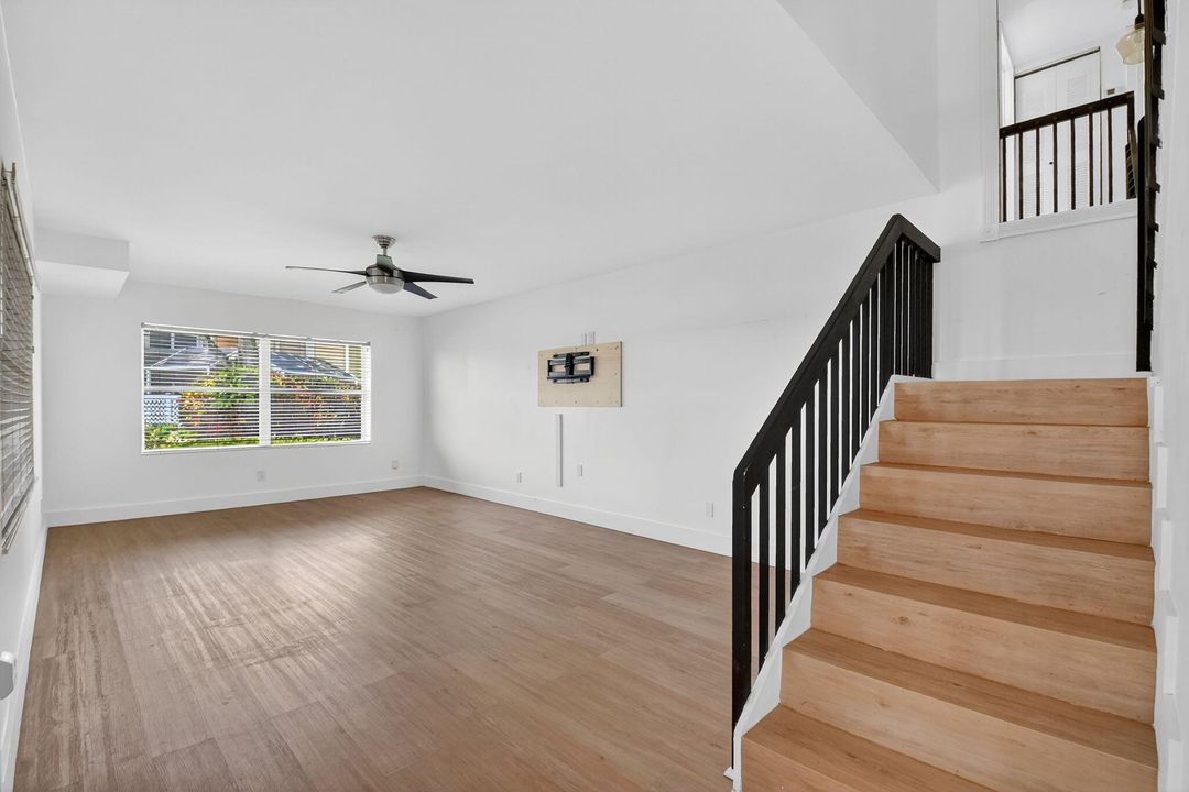 For Sale: $350,000 (2 beds, 2 baths, 1374 Square Feet)