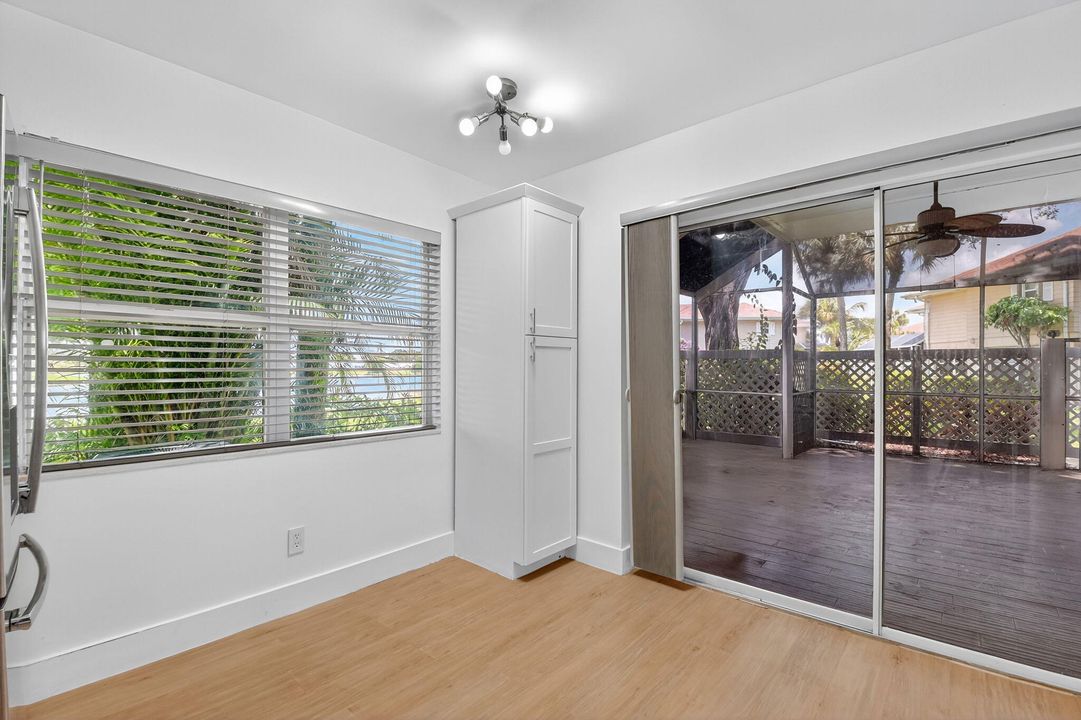 For Sale: $350,000 (2 beds, 2 baths, 1374 Square Feet)