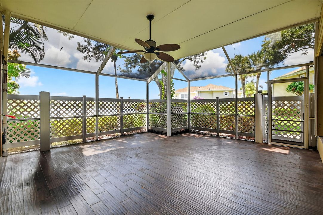 For Sale: $350,000 (2 beds, 2 baths, 1374 Square Feet)