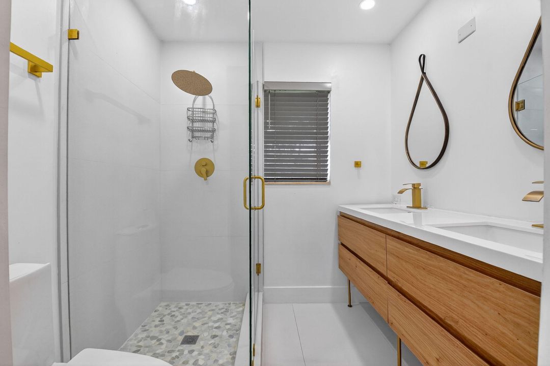 For Sale: $350,000 (2 beds, 2 baths, 1374 Square Feet)