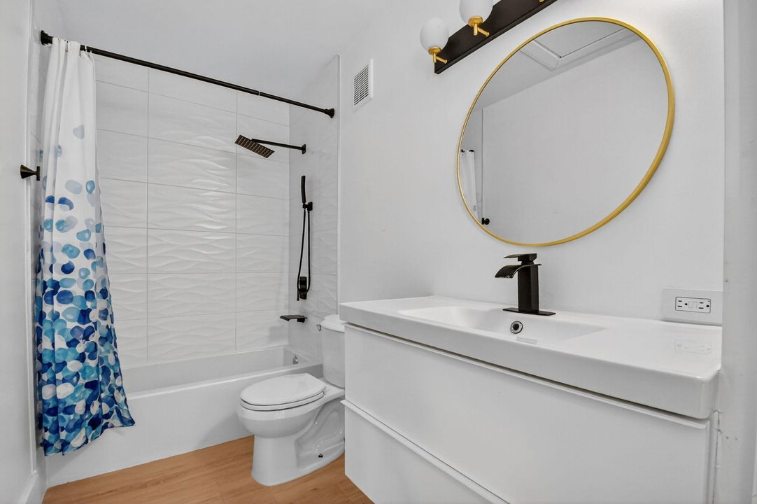 For Sale: $350,000 (2 beds, 2 baths, 1374 Square Feet)