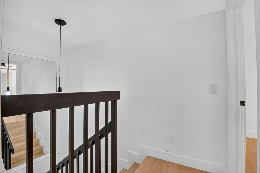 For Sale: $350,000 (2 beds, 2 baths, 1374 Square Feet)