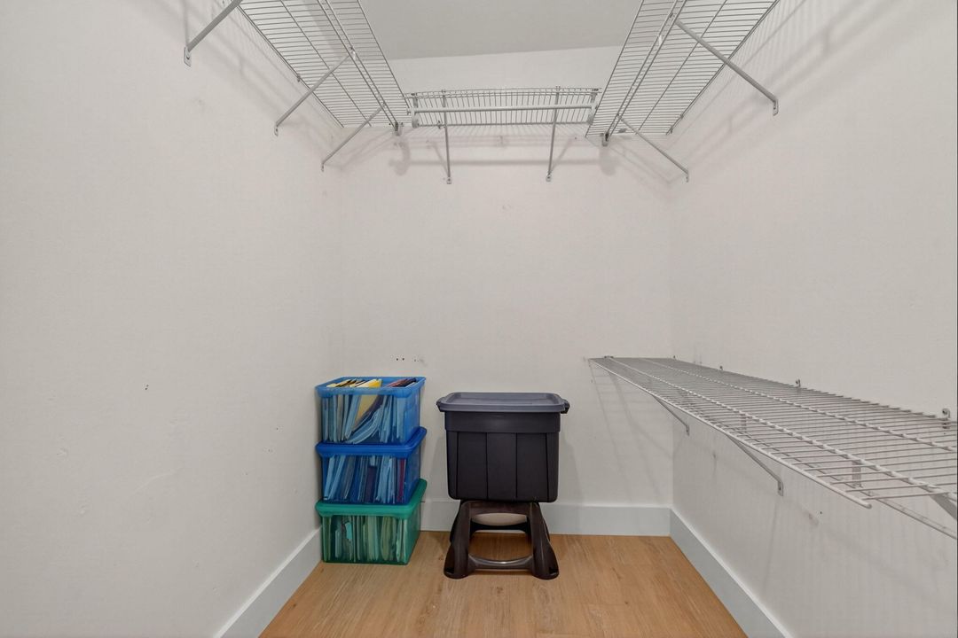 For Sale: $350,000 (2 beds, 2 baths, 1374 Square Feet)