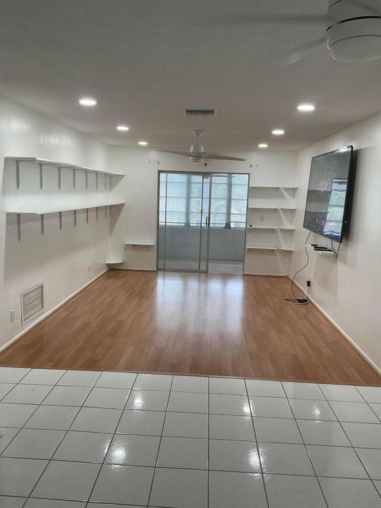 合同活跃: $78,000 (1 贝兹, 1 浴室, 624 平方英尺)