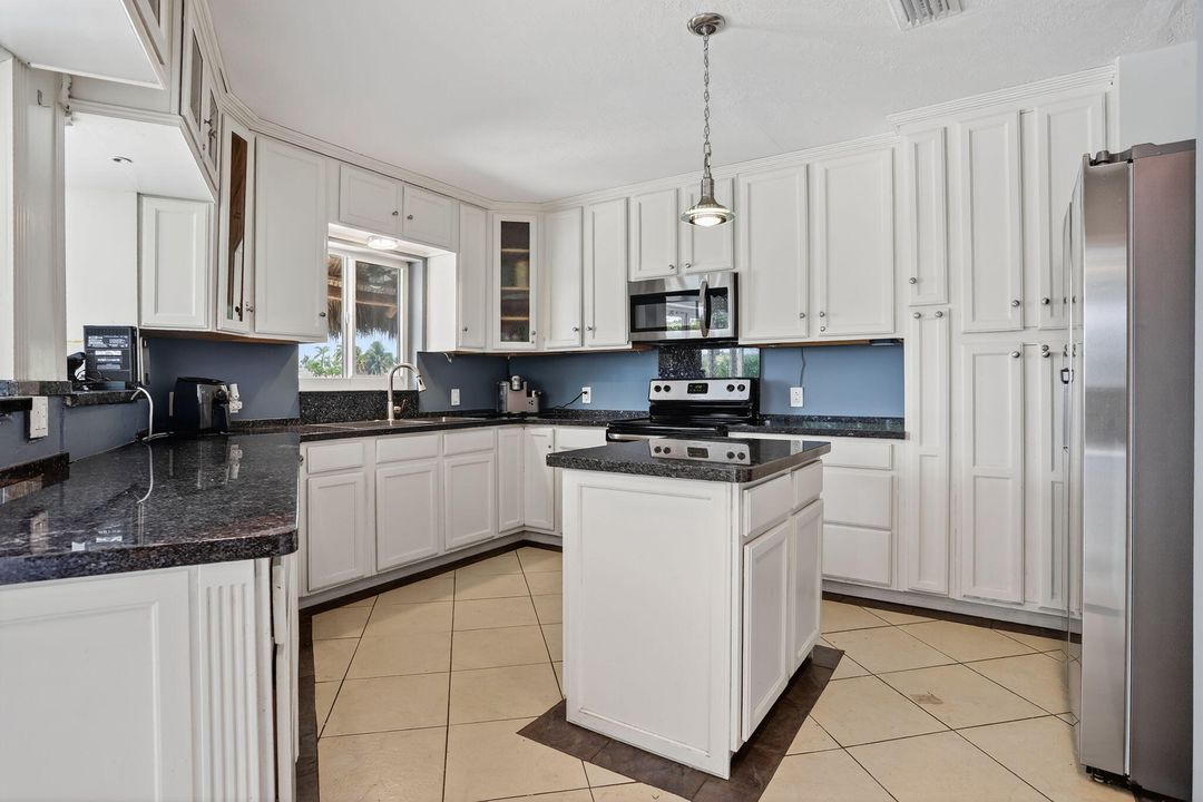 На продажу: $2,500,000 (4 спален, 2 ванн, 2283 Квадратных фут)