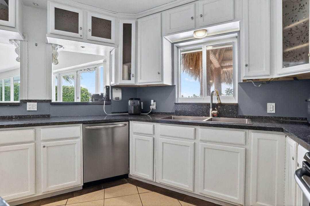 На продажу: $2,500,000 (4 спален, 2 ванн, 2283 Квадратных фут)