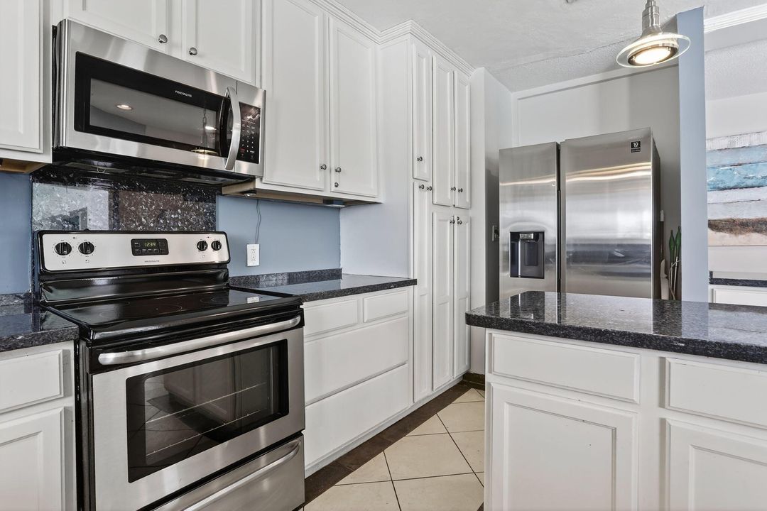 На продажу: $2,500,000 (4 спален, 2 ванн, 2283 Квадратных фут)