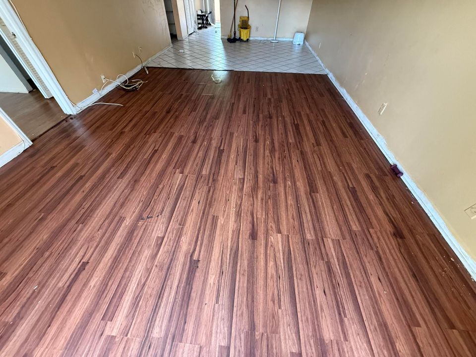 Под контрактом: $90,000 (2 спален, 2 ванн, 1189 Квадратных фут)