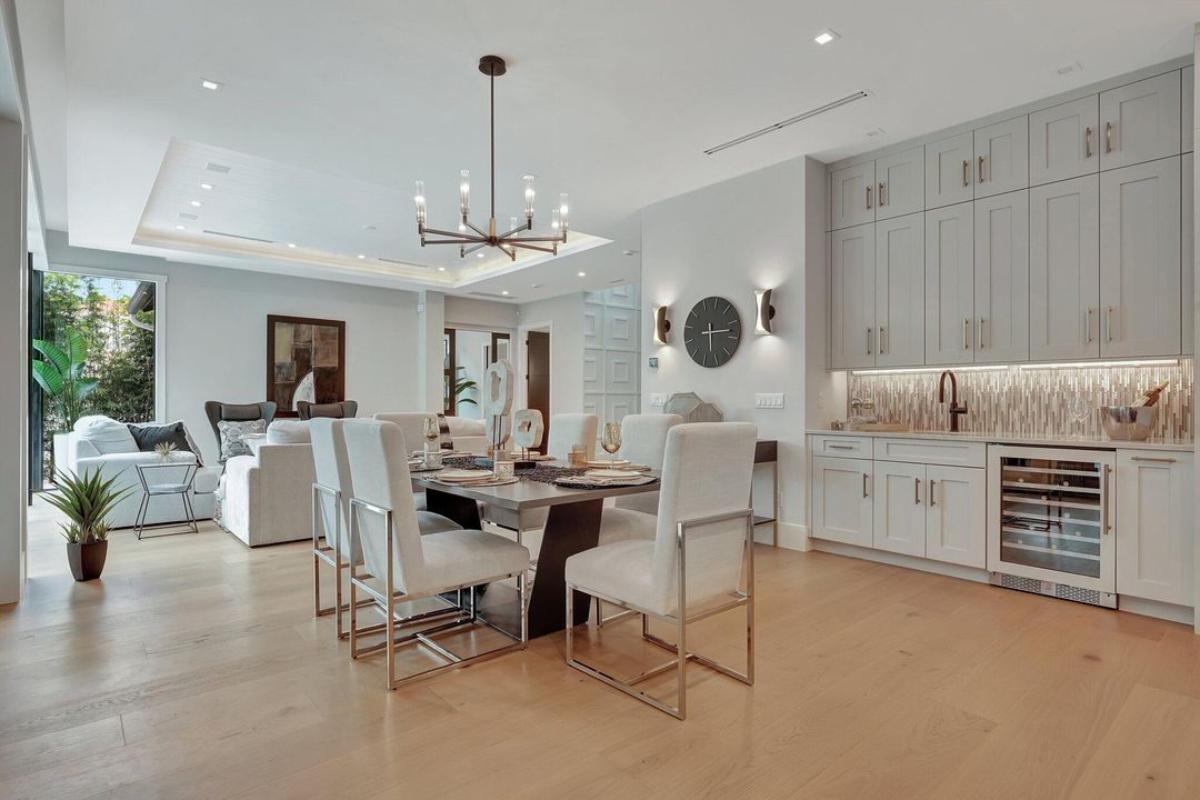 Active With Contract: $4,495,000 (4 beds, 5 baths, 3872 Square Feet)