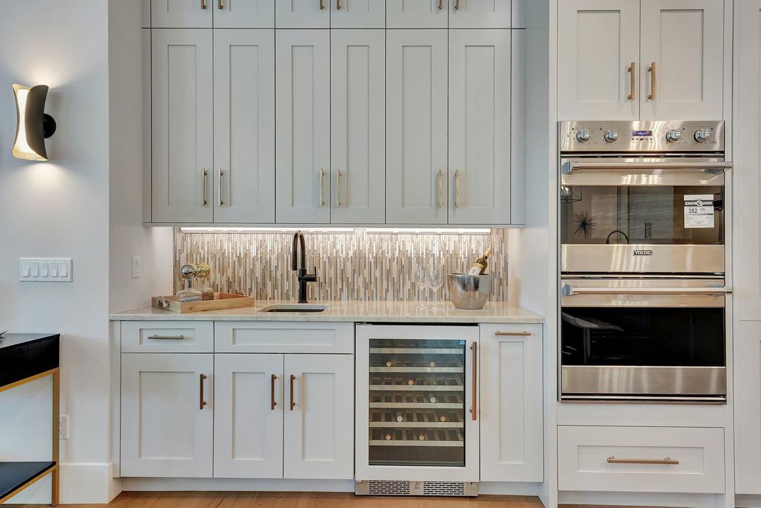 Active With Contract: $4,495,000 (4 beds, 5 baths, 3872 Square Feet)