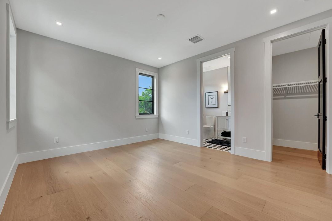 Active With Contract: $4,495,000 (4 beds, 5 baths, 3872 Square Feet)