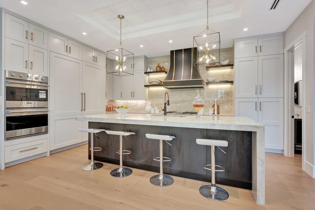 Active With Contract: $4,495,000 (4 beds, 5 baths, 3872 Square Feet)