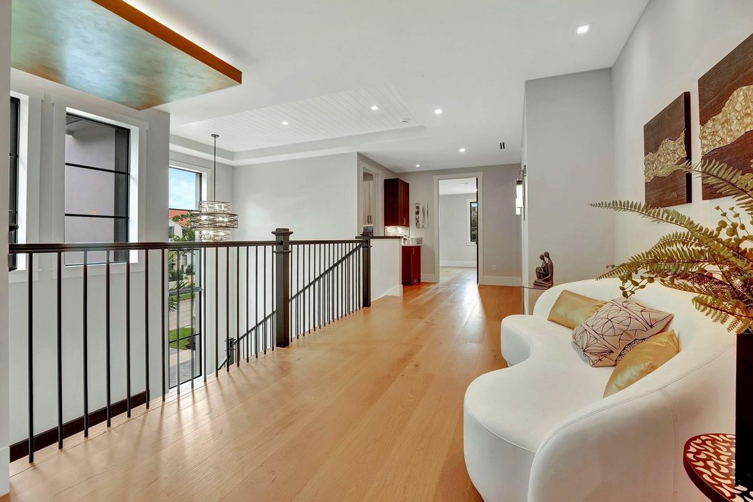 Active With Contract: $4,495,000 (4 beds, 5 baths, 3872 Square Feet)