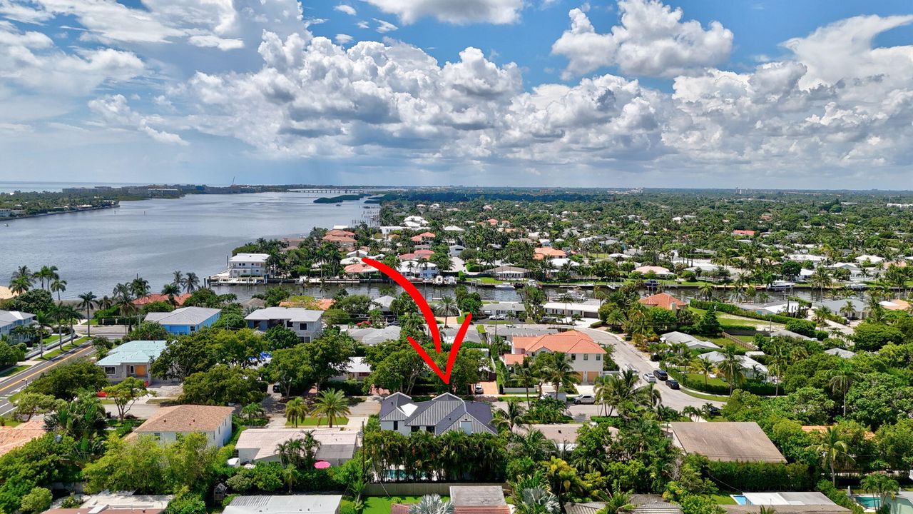 Active With Contract: $4,495,000 (4 beds, 5 baths, 3872 Square Feet)